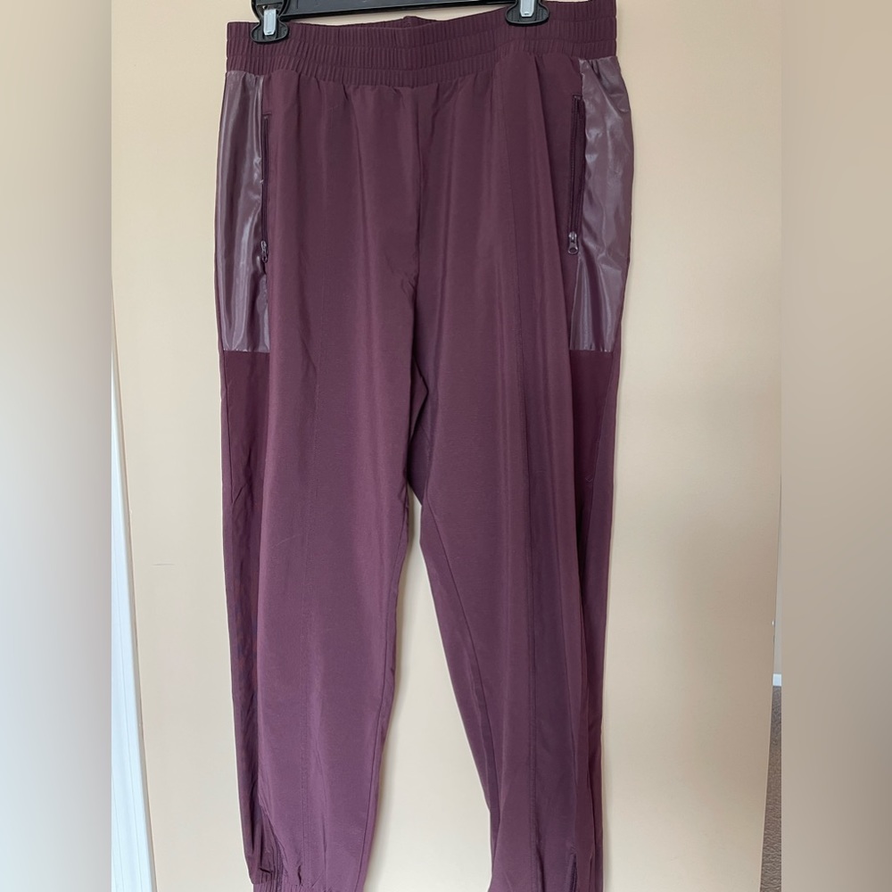 VICTORIA SPORT maroon joggers